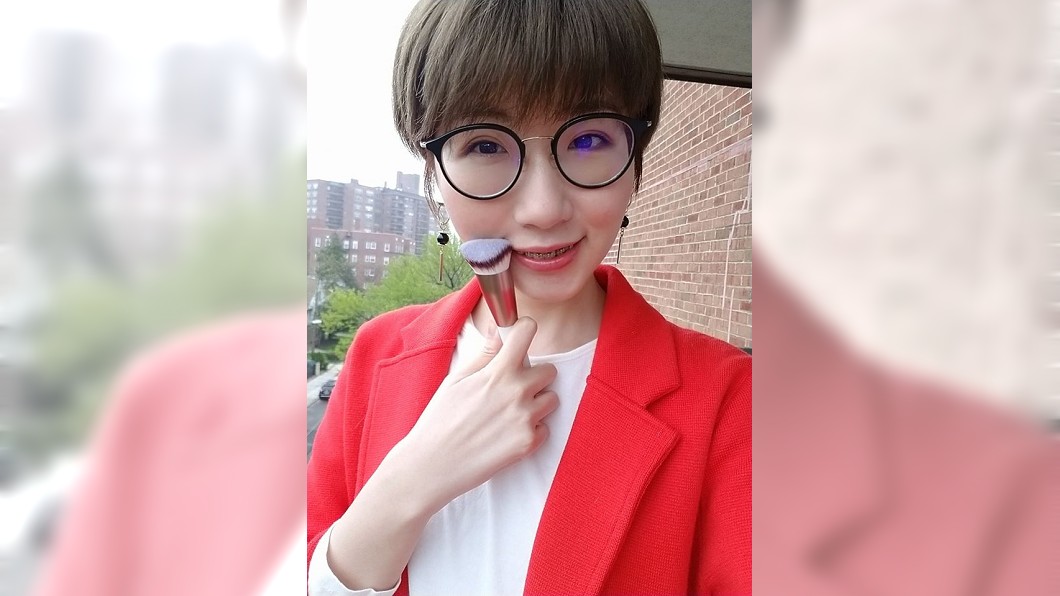 知名網紅廣告小妹。(圖/翻攝自凡槿(廣告小妹)臉書)