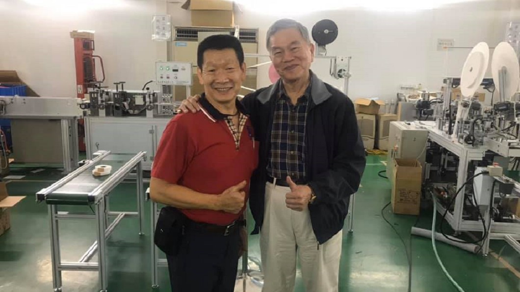 口罩國家隊成員普森精密,曾在臉書PO出經濟部長沈榮津視察組裝廠情形。(圖/翻攝自普森精密主軸工業有限公司臉書)