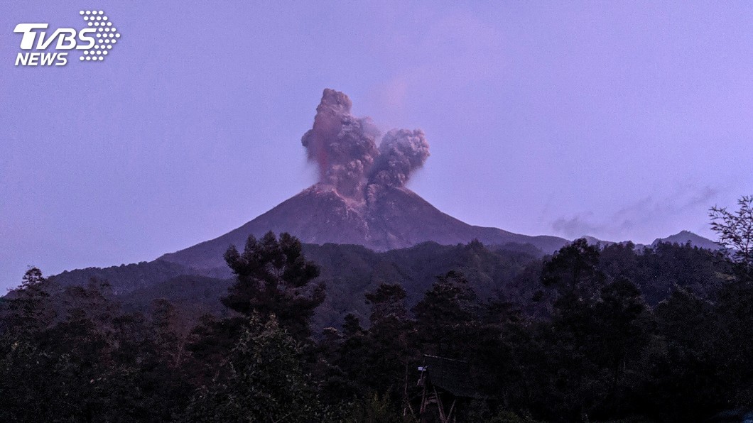 印尼梅拉比火山噴發 梭羅機場暫時關閉