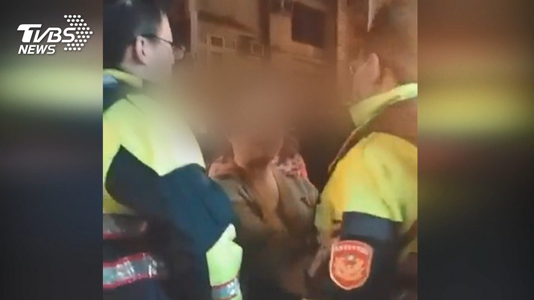 她打人啦!白線停車遭趕 與店家爆衝突