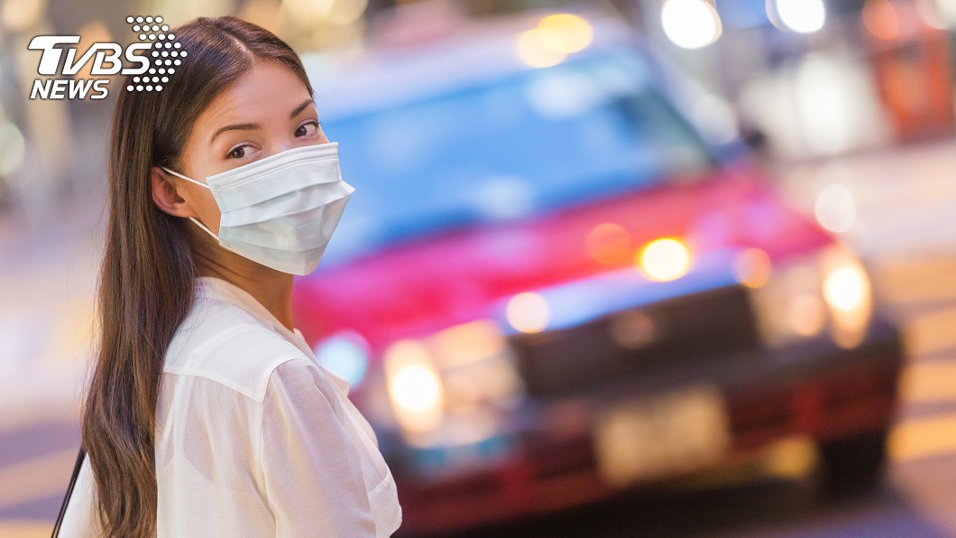 狂打噴嚏!過敏女戴口罩出門遭大媽酸…無奈:錯了嗎