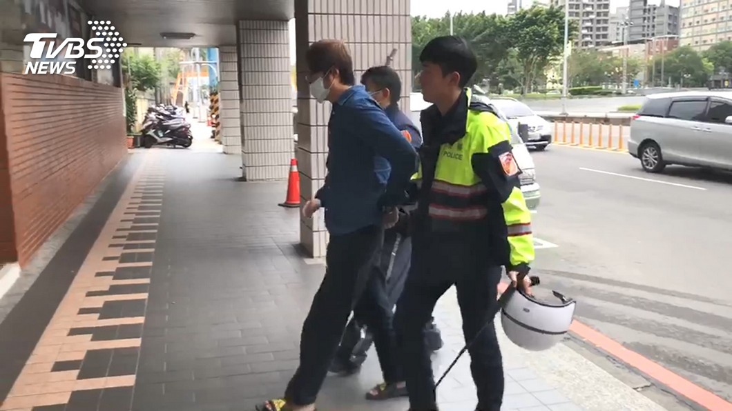 為什麼要罵我!莽男菜刀砍店員「血濺超商」