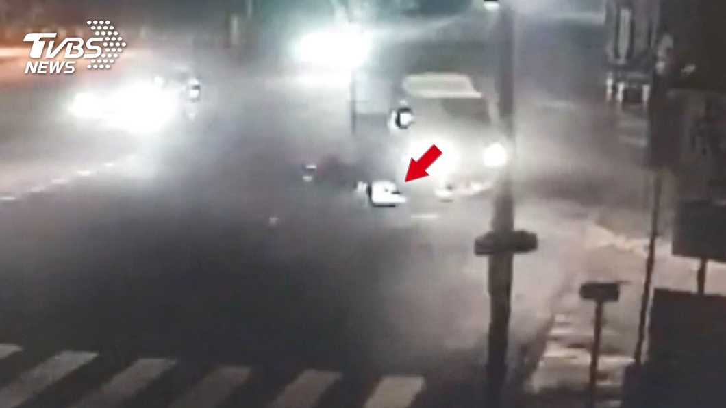 遇貨車左轉!18歲騎士急煞撞車 送醫不治