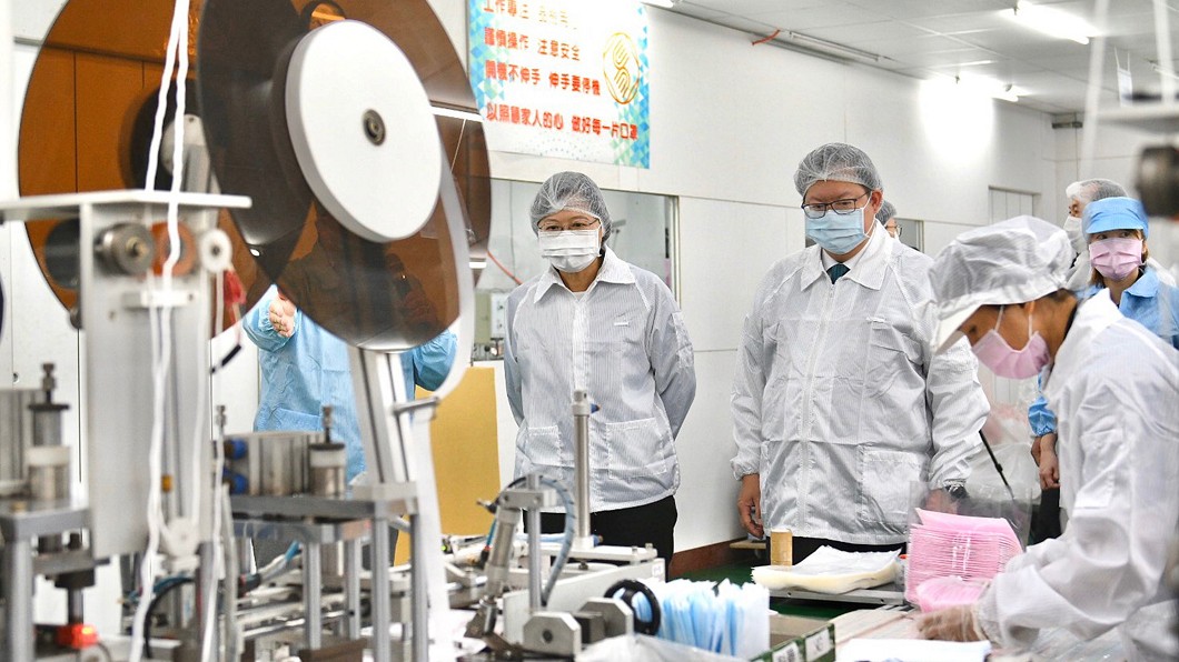 蔡總統訪桃園口罩工廠 30條新產線3月底交機