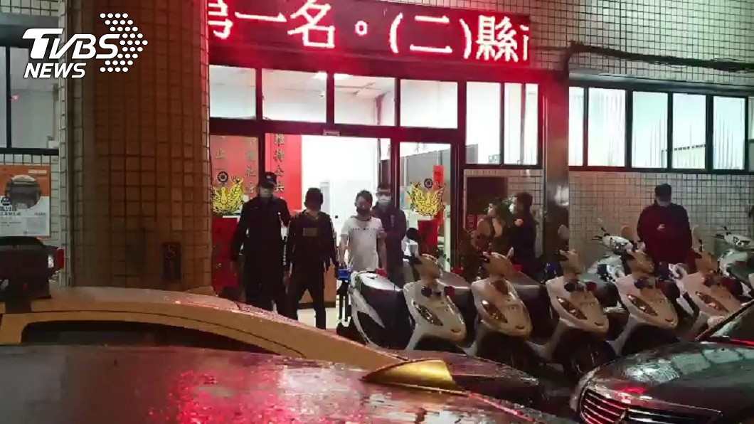 9名鬧事醉漢均遭逮。(圖/TVBS)