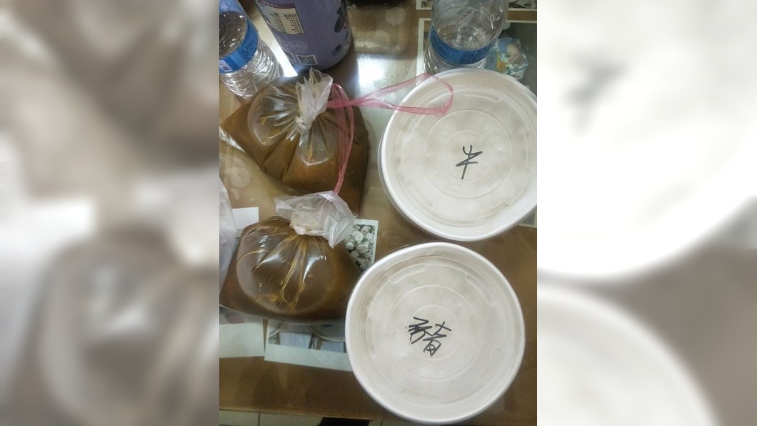 買2口味燴飯老闆貼心幫註記 回家見這幕笑歪:你累了嗎