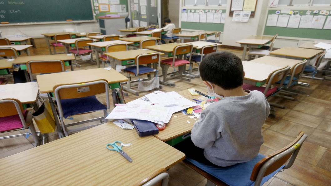 日本全國停課 學童悶壞.團膳業憂倒閉