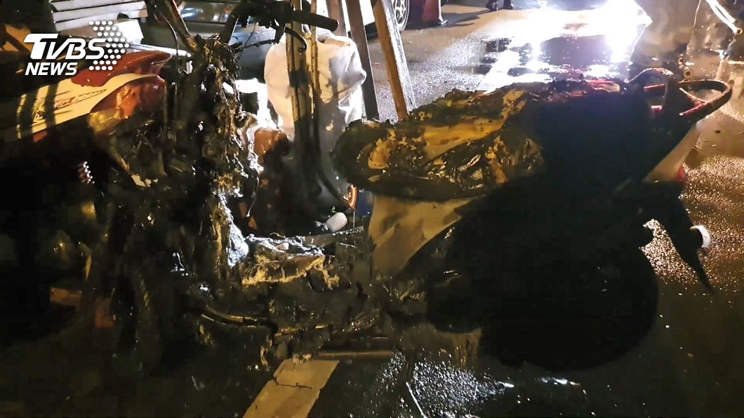 失火了!機車疑遭縱火 整車燒毀只剩骨架