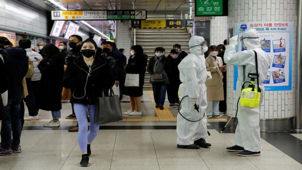 韓群聚感染難控 首爾市清查客服中心