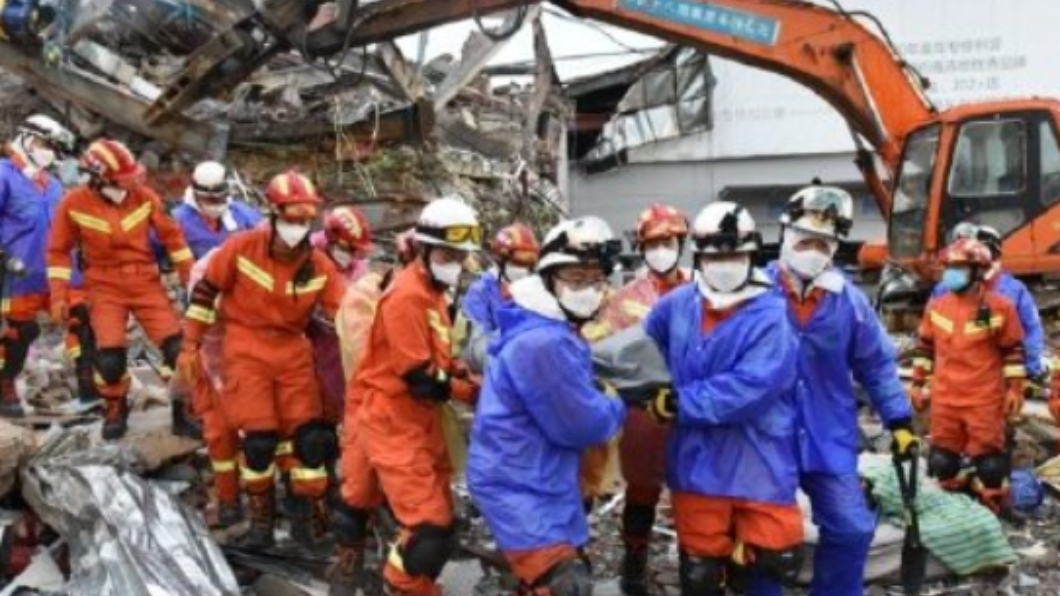 差1天解除隔離⋯一家5口遭活埋全喪命 爸肉身護妻女