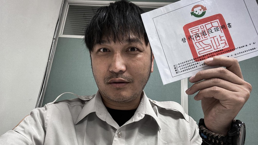 我退伍了!KID超嗨興奮狂喊「想衝出役政署脫掉」