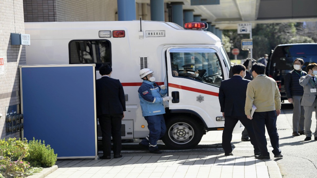防院內感染　日醫院分流分艙「垂簾」問診
