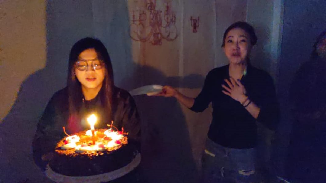 謝忻(圖右)為瑪莉亞慶生被說很閒。(圖/翻攝自葉欣眉臉書)