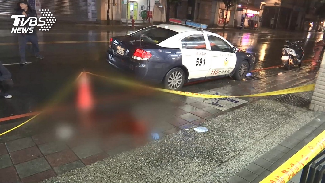 男與妻爆口角 情緒失控持刀下車亂刺人