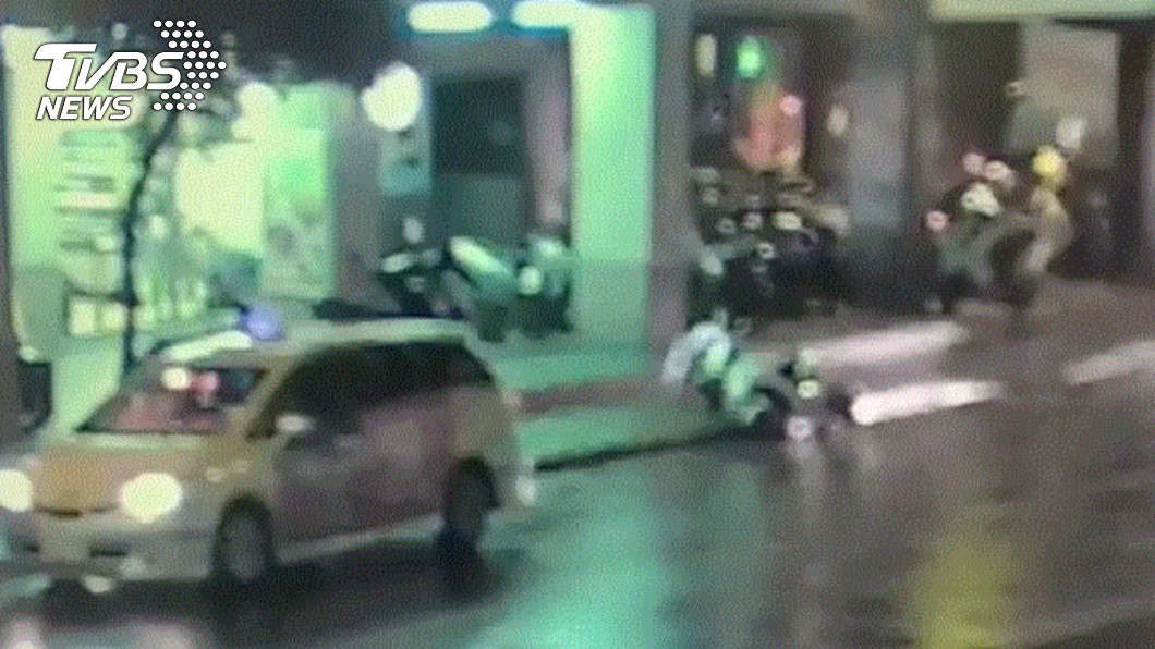 男與妻吵架街頭隨機殺人 持刀狠刺無辜路人送醫不治