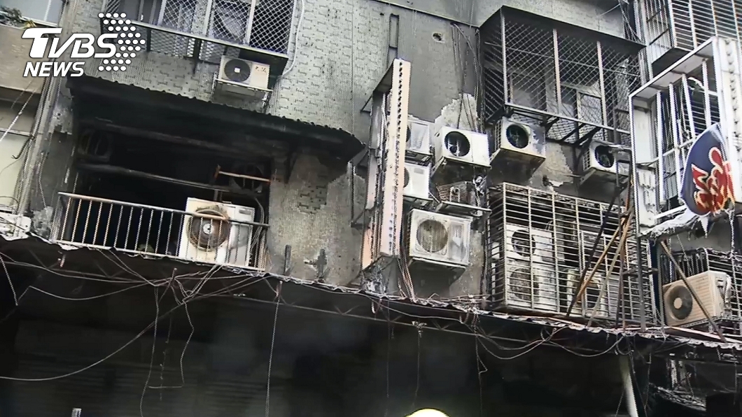 台北市萬華一棟公寓今晨傳出火警，6人送醫後宣告不治。(圖／TVBS)