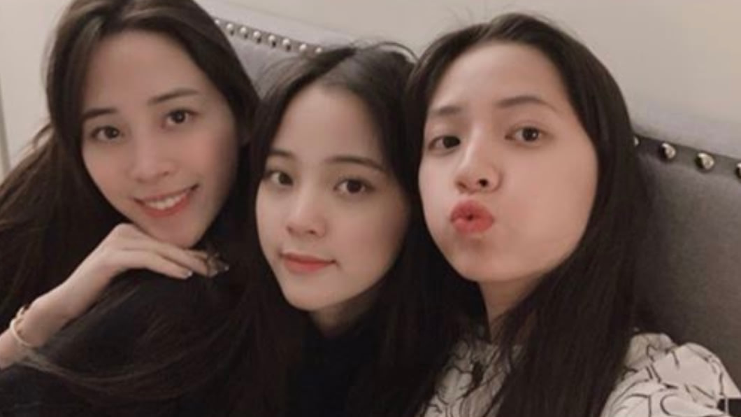 從左到右分別為歐陽龍愛女歐陽妮妮、歐陽娜娜、歐陽娣娣。(圖/翻攝自歐陽妮妮Instagram)