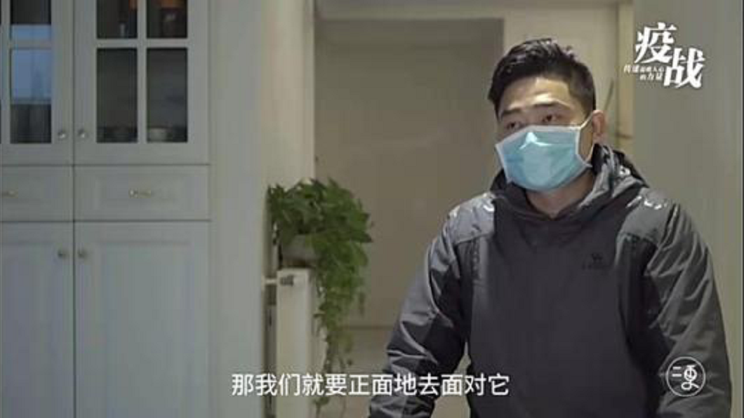 丈夫不離不棄地照顧著妻子。(圖/翻攝自百度百科)