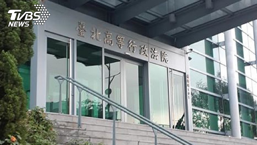 女師摸男學生大腿內側涉性騷 遭記大過喊冤吞敗訴