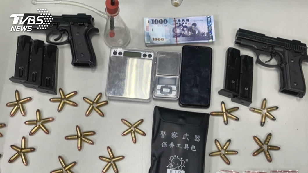 「蟑螂」通緝犯拒捕衝撞 警開15槍打破車輪