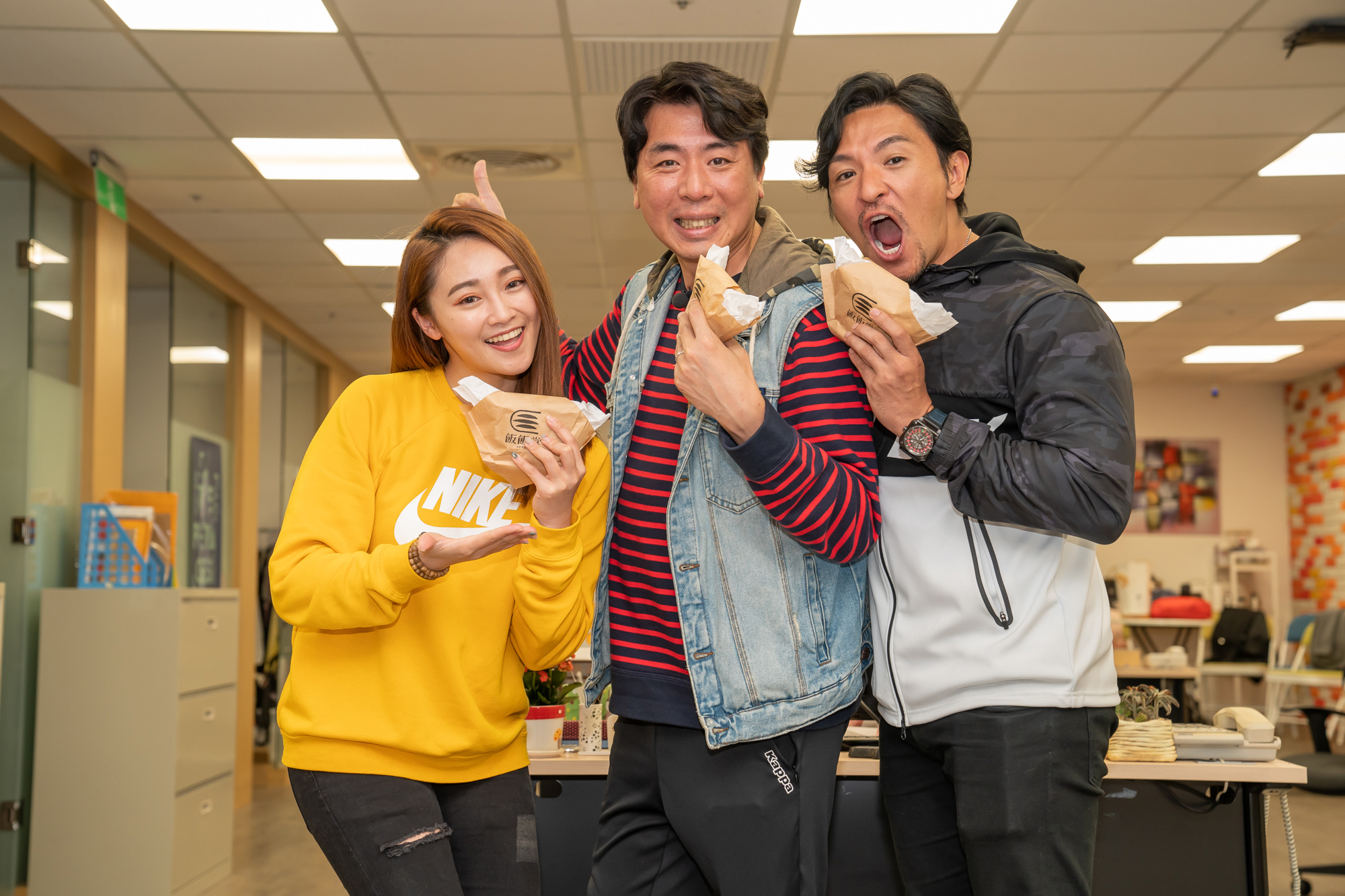 瘋狂總部探班《女力報到》送飯糰抗疫情