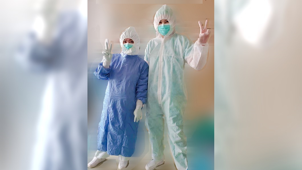 開刀房裝備需要穿非常多層,悶熱的同時又不能開冷氣。(圖/網友授權)