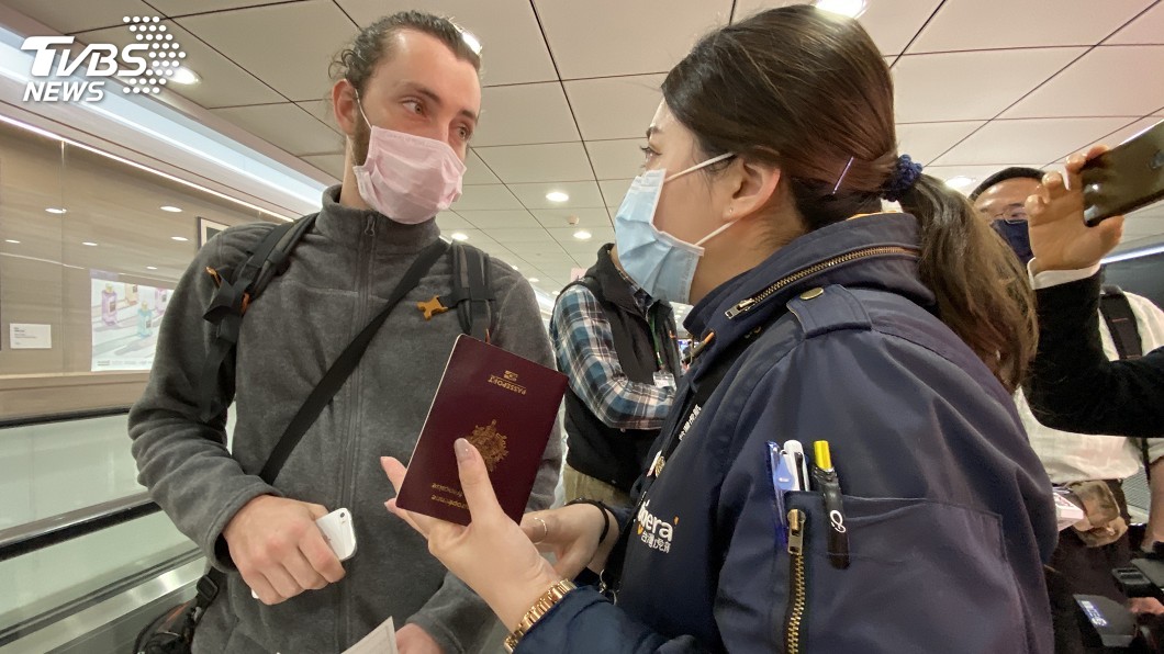 入境禁令19日凌晨生效 外籍旅客抵台滿臉錯愕