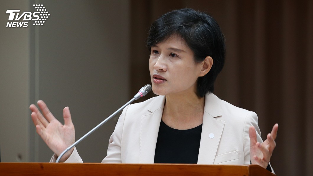 為紓困忙到瘦一圈　鄭麗君卸下文化部長回家陪兒