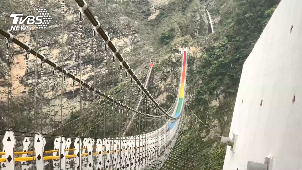 南投雙龍七彩吊橋受矚目 林明溱鬆口6/20開放
