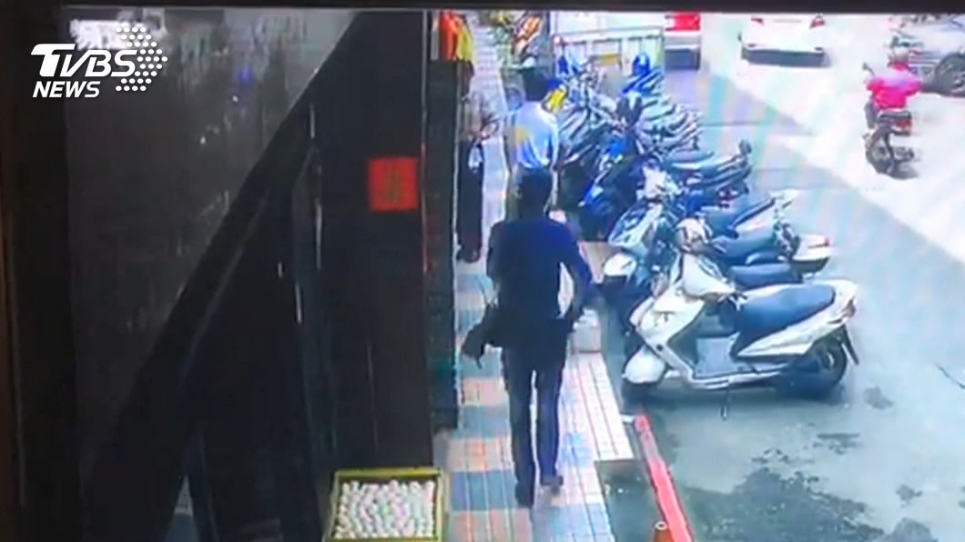 以為居家隔離沒應門!傳惡臭開鎖 夫妻亡