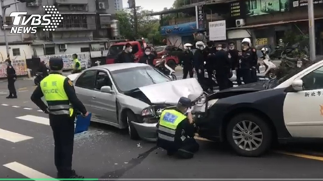 圖/毒品犯拒檢撞警車