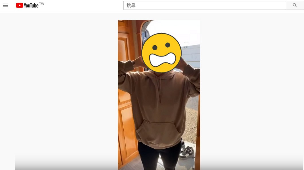 網友用嬰兒尿布自製口罩。(圖／翻攝自Youtube)