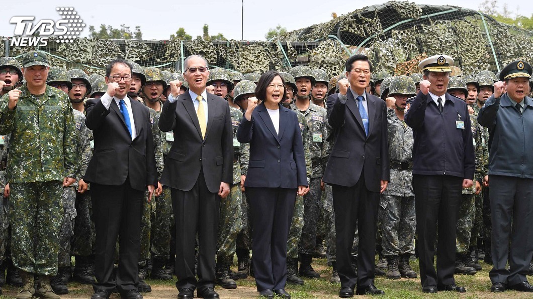 視察國軍防疫 蔡總統勉:守護國家安全也不能鬆懈