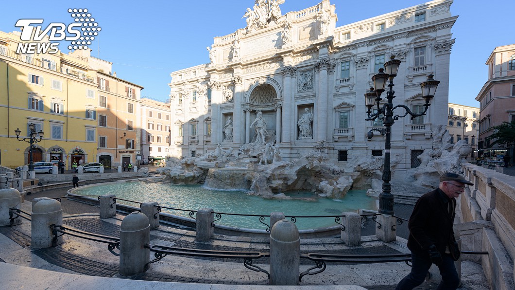 封城令實施後，著名景點特雷維噴泉(Fontana di Trevi)附近人煙稀少 (圖／TVBS)