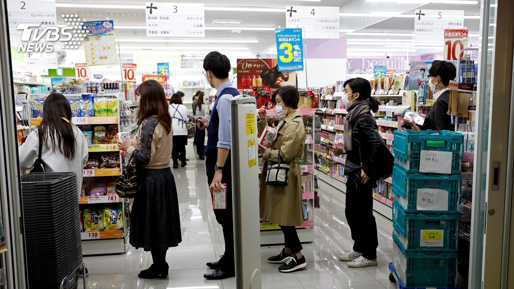 不再佛系防疫 東京記者會後民眾搶物資