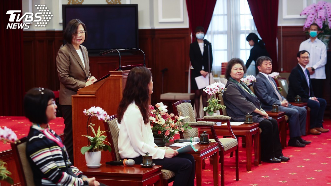 總統感謝防疫英雄無私奉獻 肯定時中可以走得順