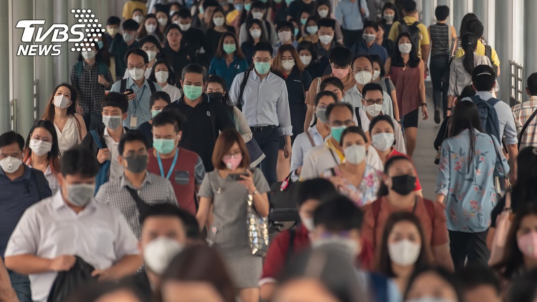 在疫情生活中口罩已成為不可或缺的配備。(示意圖/shutterstock達志影像)
