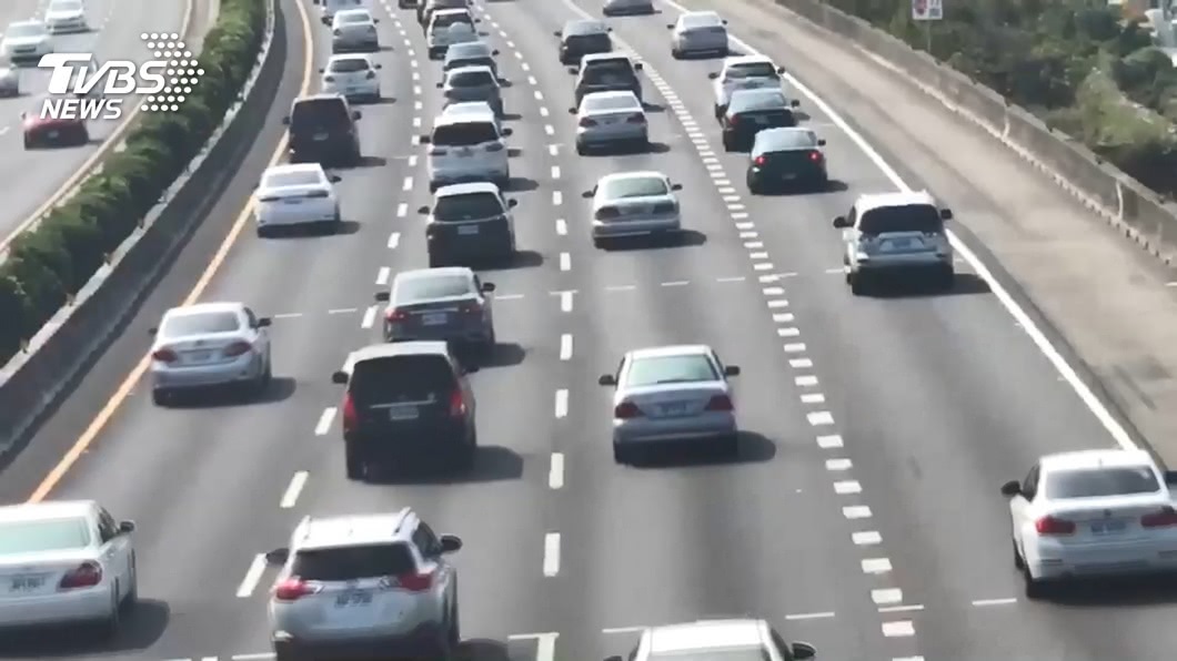 國道3號南投路段車輛疑自撞護欄　1重傷4輕傷