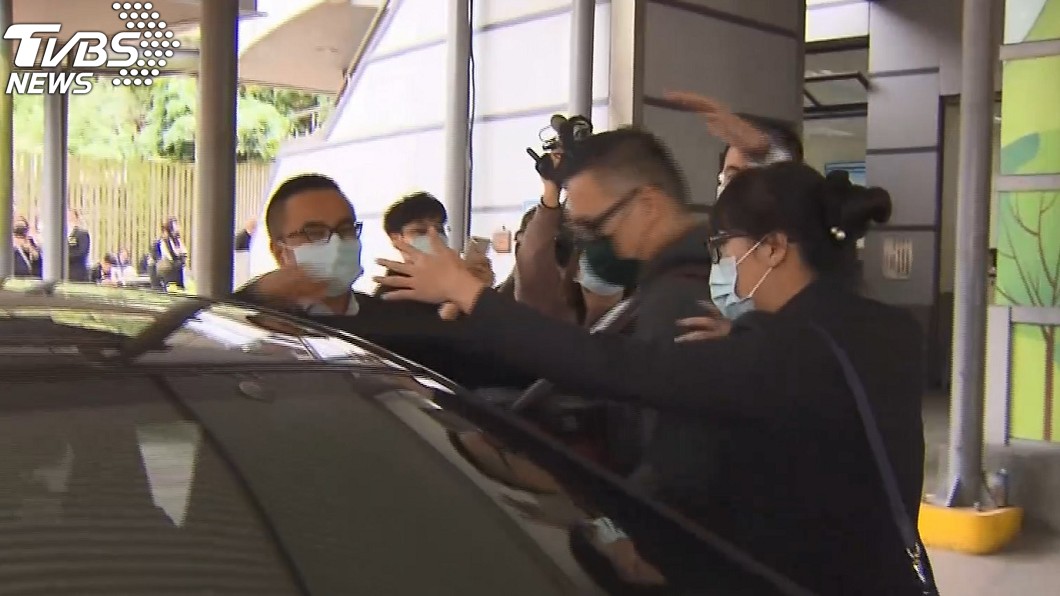 親弟護送劉真「羽化成仙」!辛龍未到場原因曝光