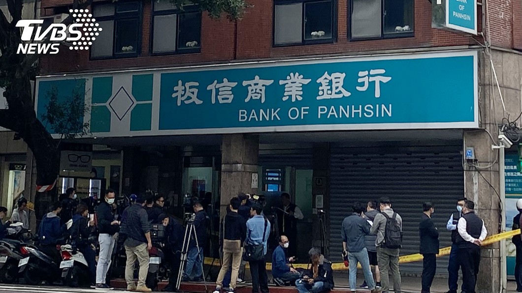 台北板信銀行遭搶80萬　黑衣歹徒偷車犯案