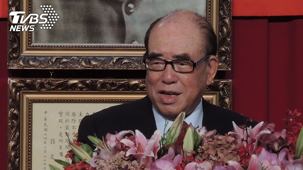 郝柏村百歲傳奇出將入相 與李登輝權鬥恩仇