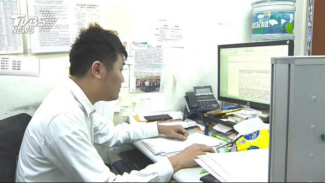 49歲考上公務員…她等嘸升遷超怨嘆 網:跟年輕人搶?