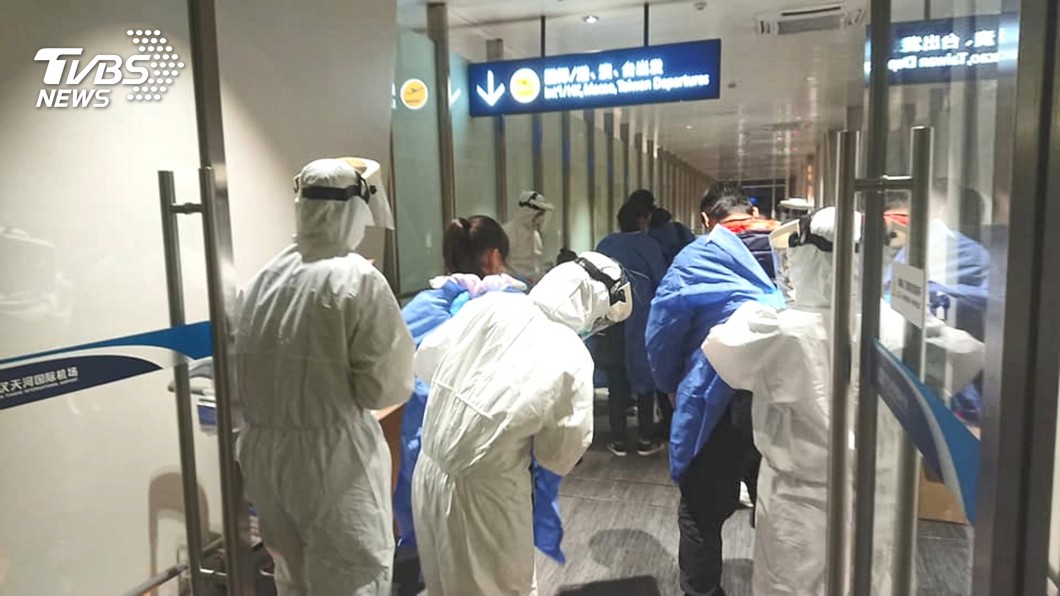 返台隔離慘變獵巫大賽 留學生哭著上救護車:要沒有家了