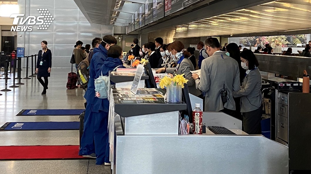 「期待再空中相見！」　停飛前空姐含淚廣播