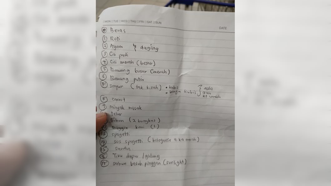 雷曼分享老婆根據他前日的路線,規劃的購物清單。(圖/翻攝Muzaffar Rahman臉書))