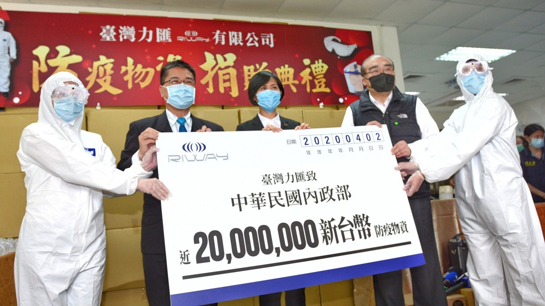 企業相挺! 贈內政部兩千萬防疫物資 徐國勇喊讚