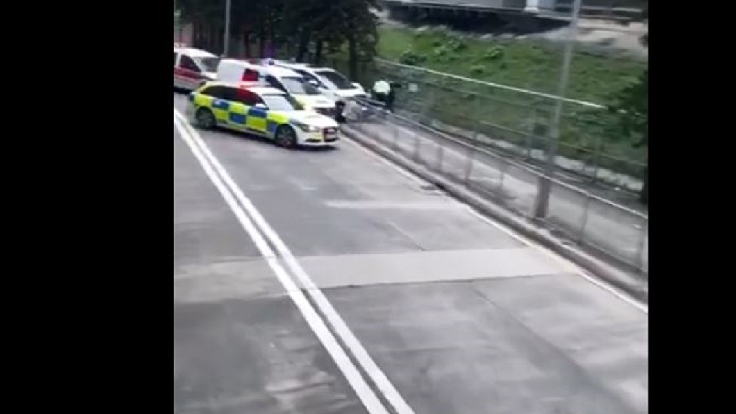 「下車」!4匪亮刀劫Uber 40港警包夾轟1槍