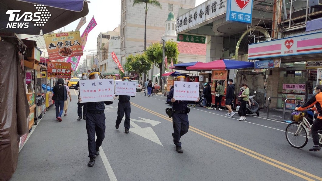 警戴防護罩宣傳「社交距離」 黃敏惠籲市民戴口罩