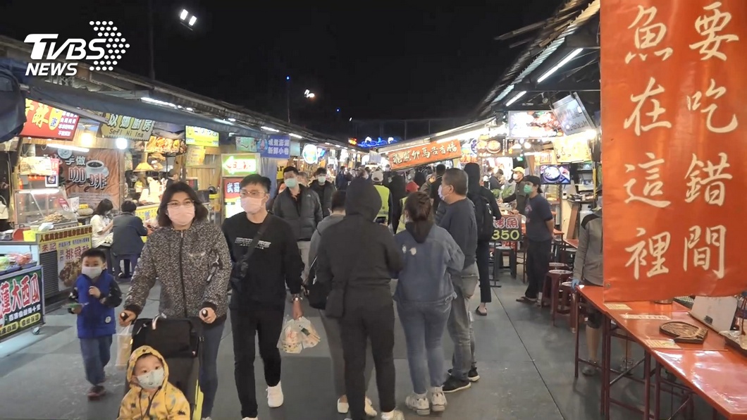 景點、夜市即日起實施人流管制 全面佩戴口罩