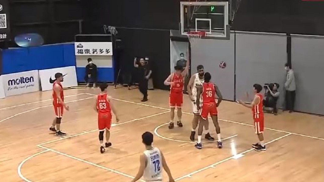 SBL爆衝突　裕隆璞園洋將揮掌推人判出場